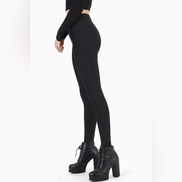 Blackmilk High Waist Matte Pocket Leggings - Picture 2 of 7